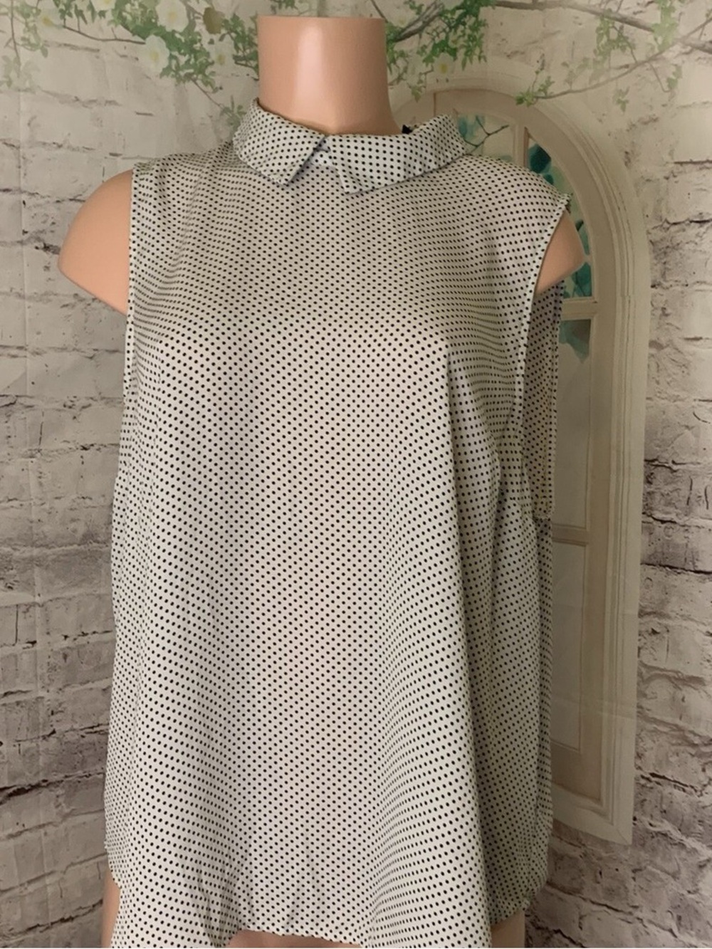 Who What Wear Sleeveless Polka Dot Collared Top - White/Black